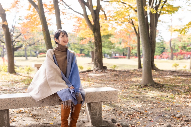 紅葉を見る人