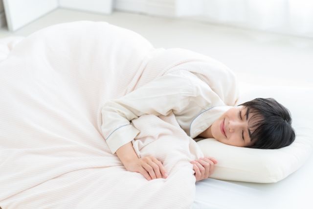 睡眠を取る人