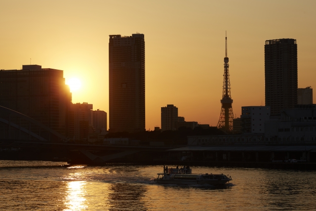夕暮れのオフィス