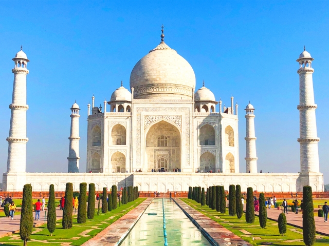 インド