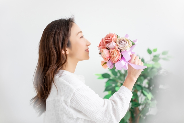 花を愛でる人