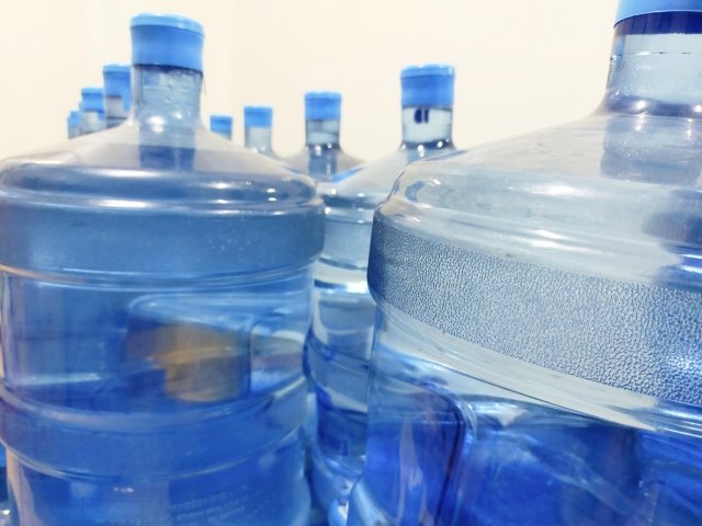 ウォーターサーバの水1ガロン