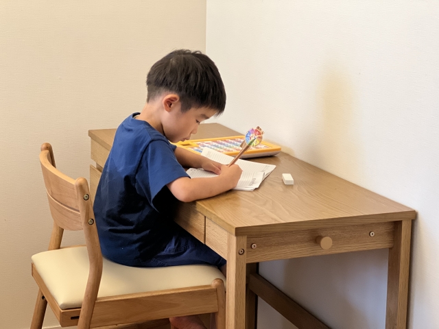 勉強する子ども