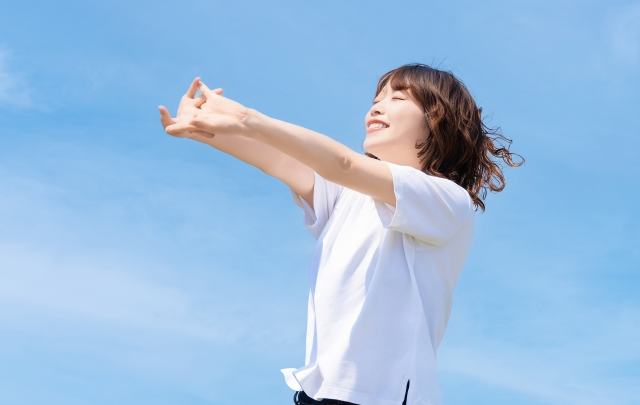 太陽を浴びる人