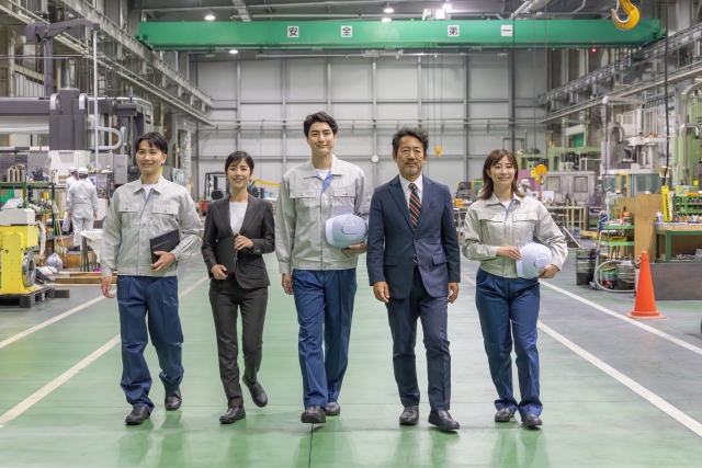 製造業で働く人
