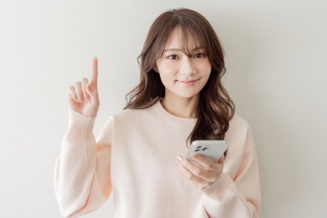 スマホを持つ人