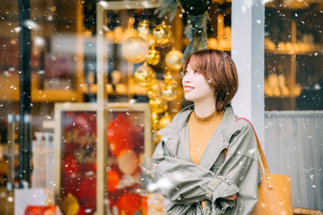雪と女性