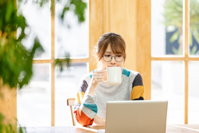 珈琲を飲む